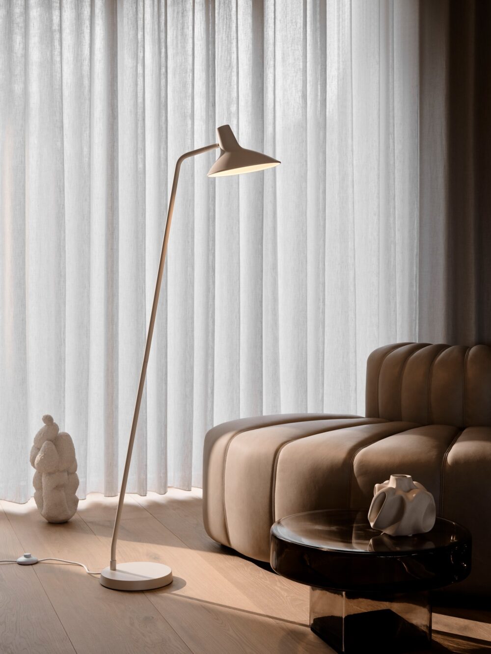 Darci | Floor lamp | Sand