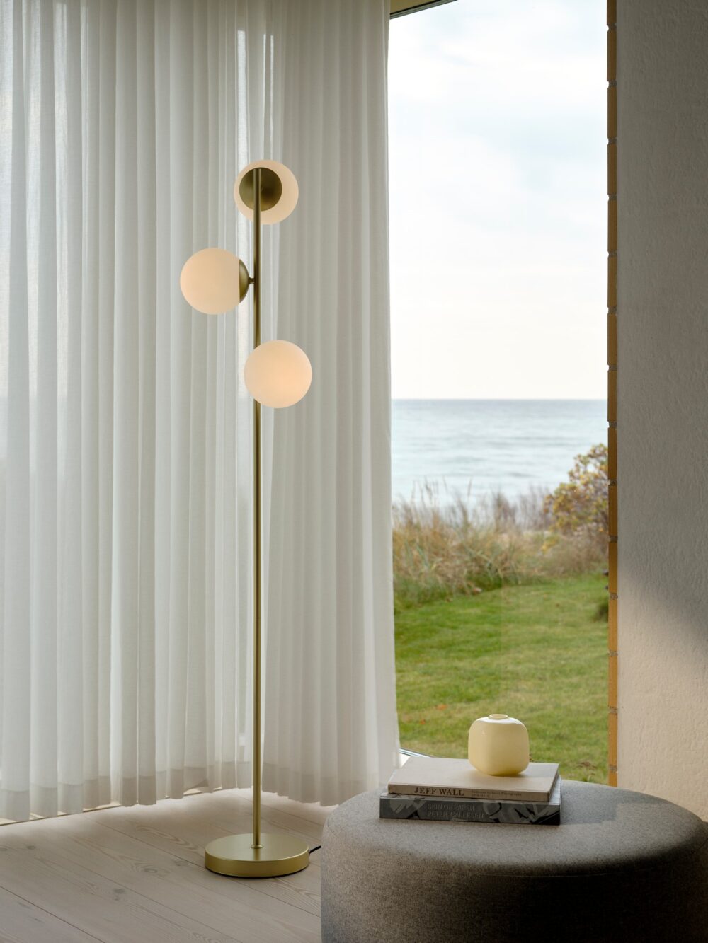 Lilly | Floor lamp | Brass