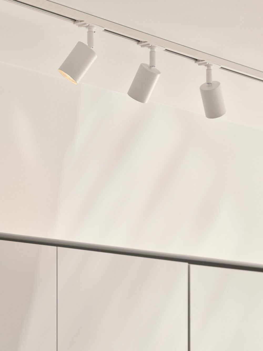 Explore Link Short Spot | Track Light | White