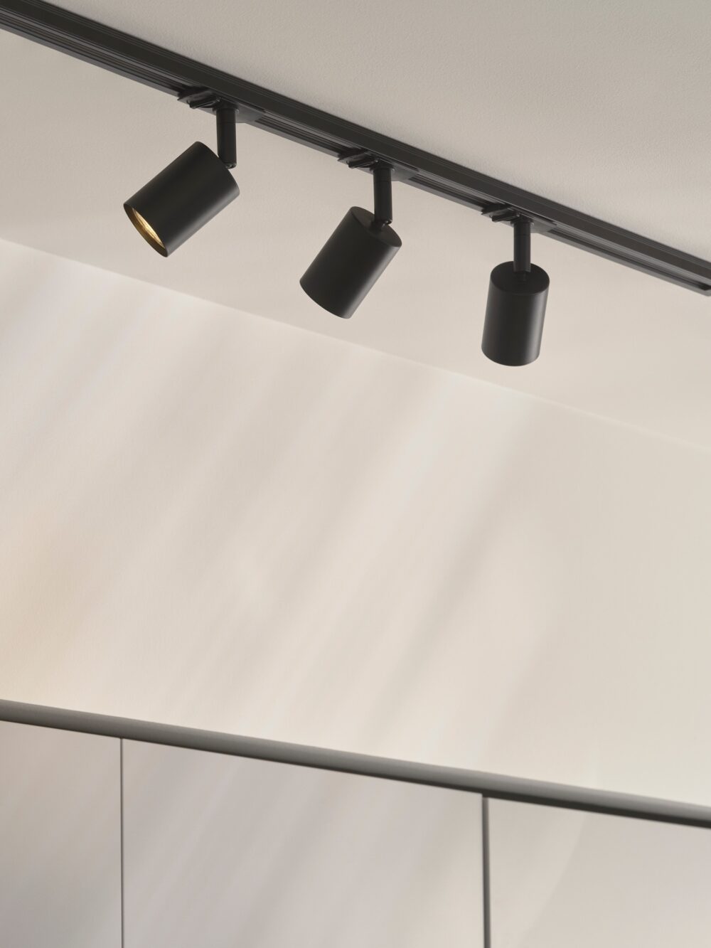 Explore Link Short Spot | Track Light | Black