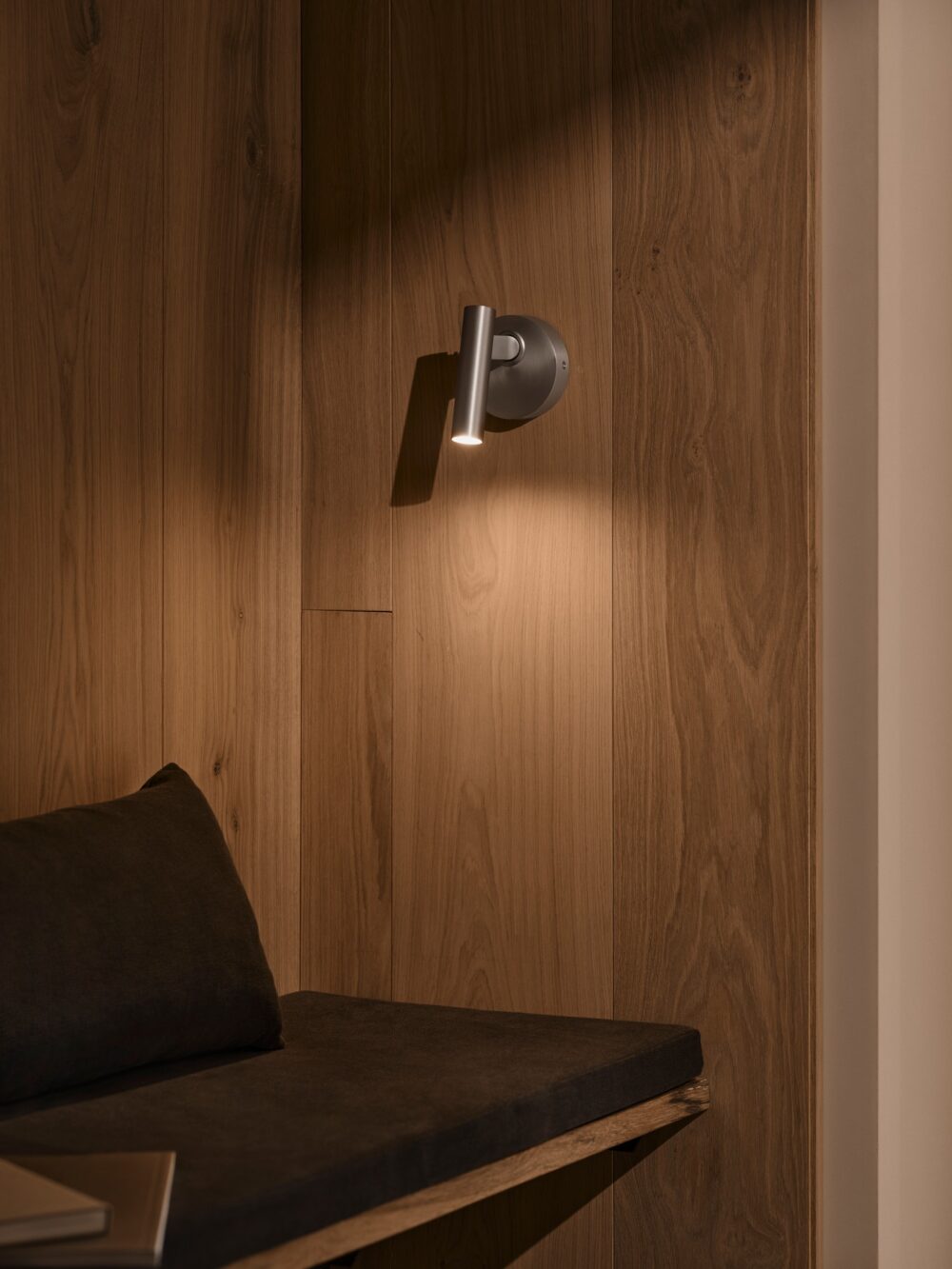 Makoto | Wall light | Satin chrome